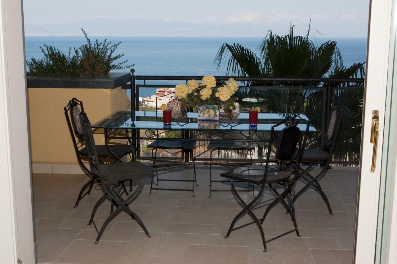 Taormina Seaview Apartment - Taormina Holidays Екстериор снимка